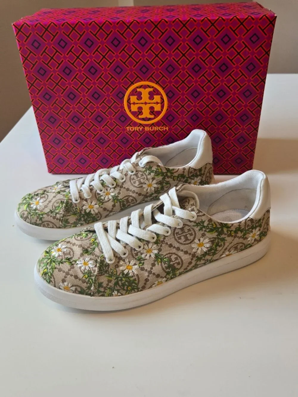 Tory Burch Daisy Floral Flower Embroidered Sneakers 8.5 Howell T-Monogram